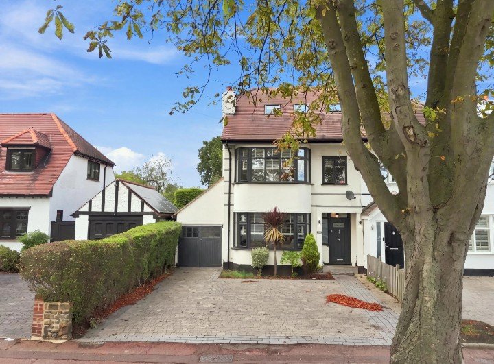 Stunning Four-Bedroom UK Coastal House for Sale in Westcliff-on-Sea’s Sought-After Prittlewell Chase